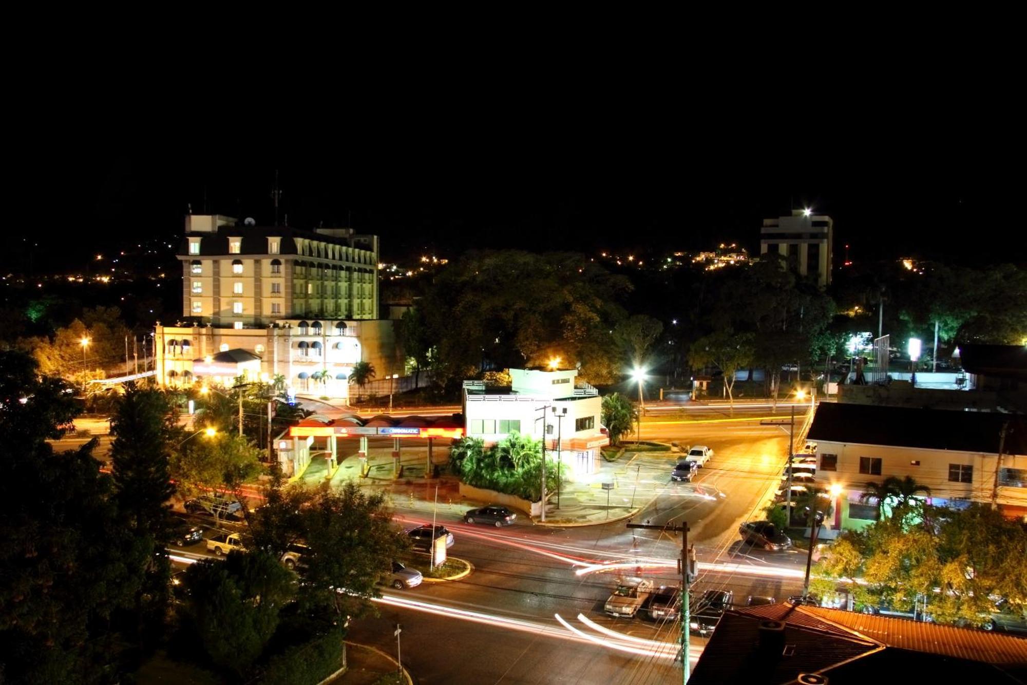 Hotel Las Cascadas San Pedro Sula Exterior photo